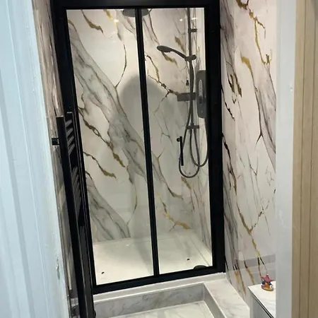 Hidden Gem 아파트